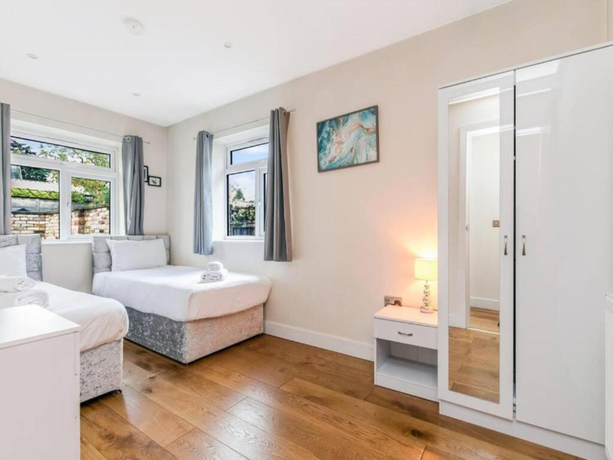 Pass The Keys Ealing Queen Of The Suburbs 2Bd Apartment Londen Buitenkant foto