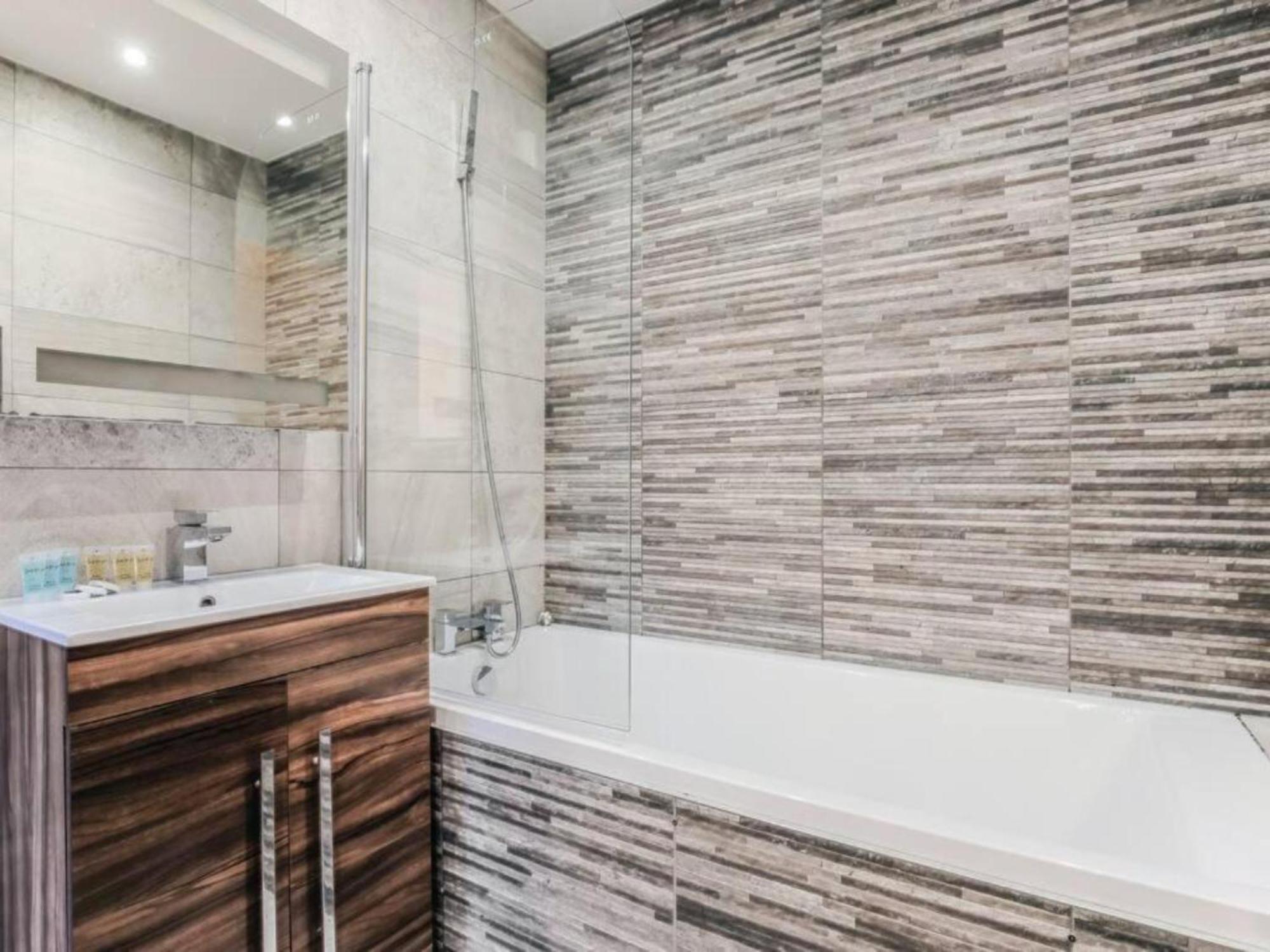 Pass The Keys Ealing Queen Of The Suburbs 2Bd Apartment Londen Buitenkant foto